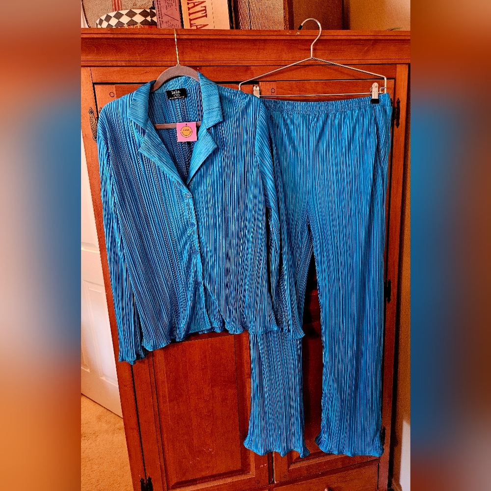Lala Plisse pleated set BLUE.